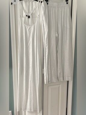 NWOT. TAHARI SET semi sheer